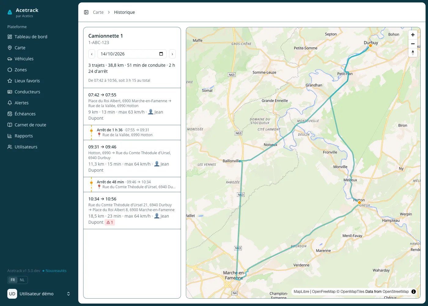 Historique d'une journée dans Acetrack : liste des trajets et des arrêts avec leurs adresses, et le parcours sur la carte.